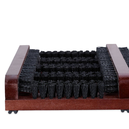 Schuhwaschen mit Bürsten