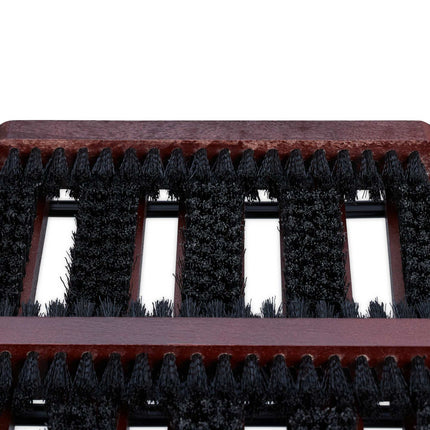 Schuhwaschen mit Bürsten