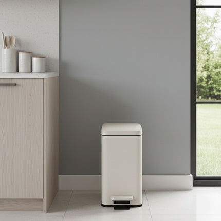 Schmaler Treteimer, 10L – Soft-Close, freihändig