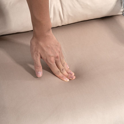 Schlafsofa mit verstellbarer Rückenlehne, Samtoptik, Beige
