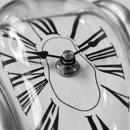 Surrealist Silver Table Clock – Curved Design, Battery-Powered