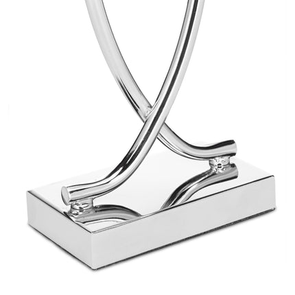 Tischleuchte mit silbernem Stoffschirm