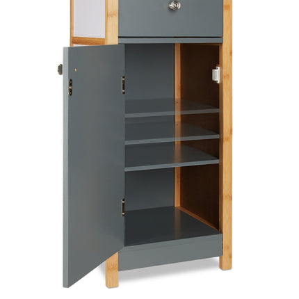 Hoher Badezimmerschrank mit verstellbaren Einlegeböden