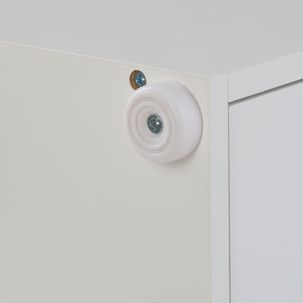 Hoher Badezimmerschrank mit verstellbaren Einlegeböden