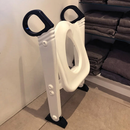 Toilettentrainer mit Treppe
