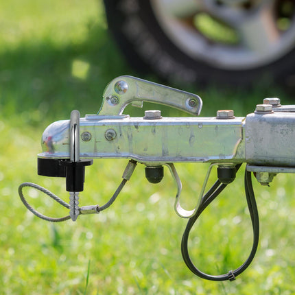 Trailer lock with 5 keys