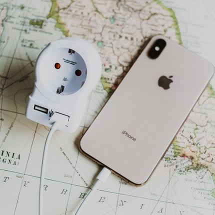 Reiseadapter Europa nach Großbritannien usw. 2xUSB-A 12W Geerdet