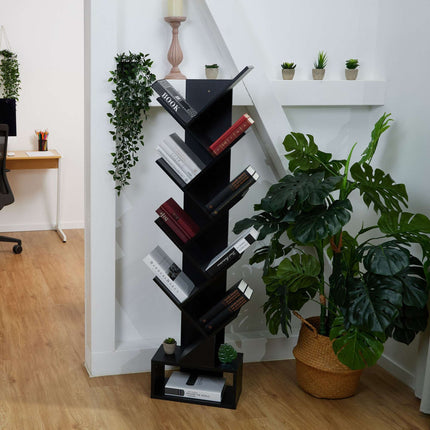Baumförmiges Bücherregal