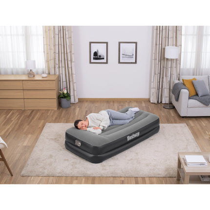 Tritech™ Double air mattress with built-in ac pump