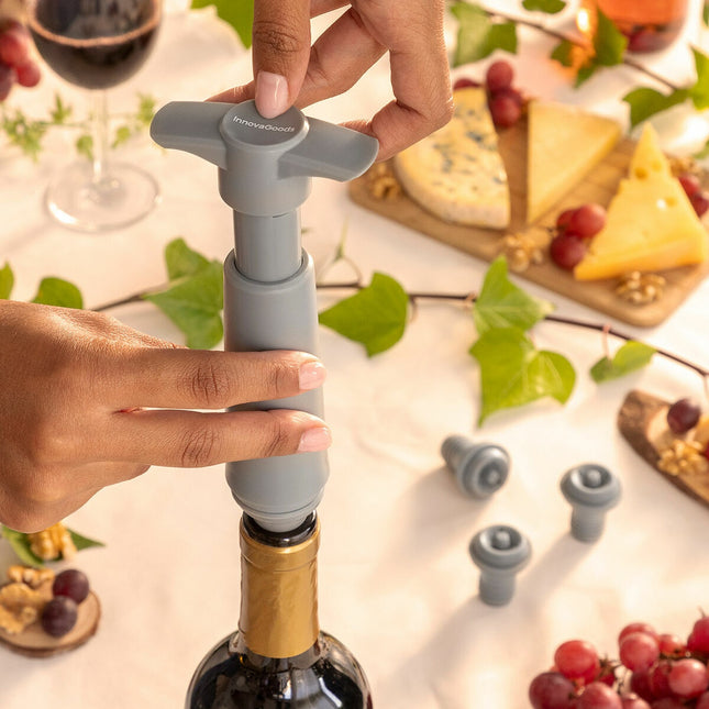 Vakuová pumpa a zátky na víno Winuum InnovaGoods (4 zátky)