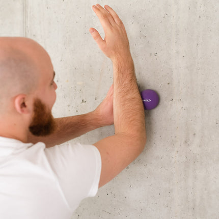 Violetter Doppel-Massageball – Lindert Muskelverspannungen