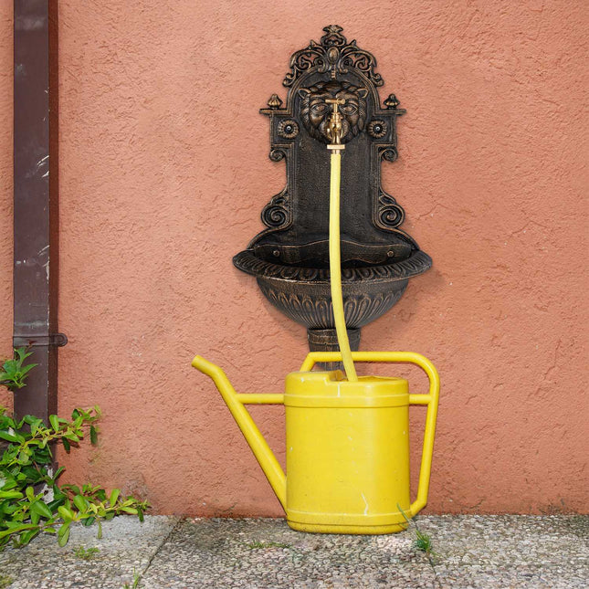 Wandbrunnen aus Gusseisen für den Garten mit Wasserhahn