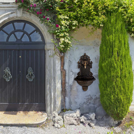Wandbrunnen aus Gusseisen für den Garten mit Wasserhahn