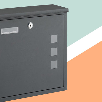 Wandbriefkasten aus Eisen mit Sichtfenstern