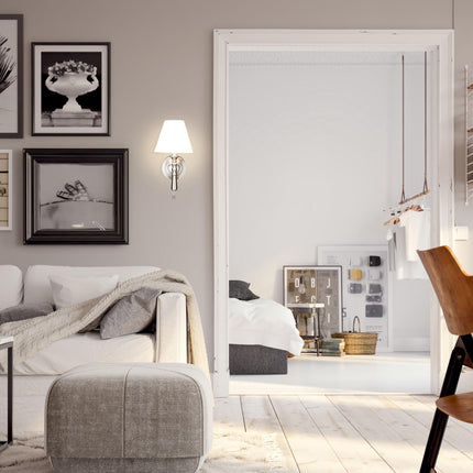Wall lamp with screen