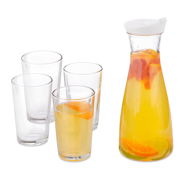 Wasserkaraffe mit Gläsern