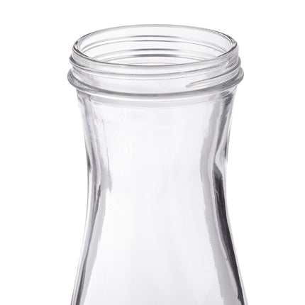 Wasserkaraffe mit Gläsern