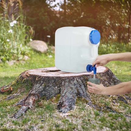 Carafe à eau avec robinet