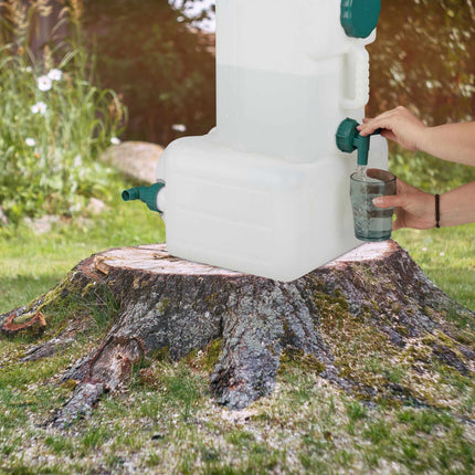 Wassertank mit Wasserhahn