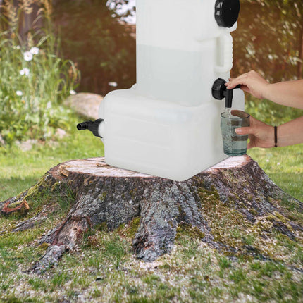 Water tank with faucet
