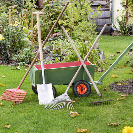 Wheel for wheelbarrow with hose