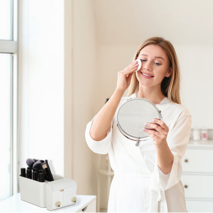 Weißer selbstklebender Kosmetik-Organizer fürs Badezimmer, 4 Fächer