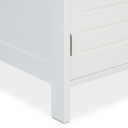 Weißer Badschrank mit Ablagefächern