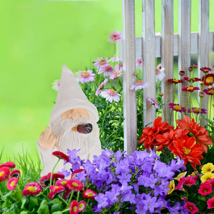 Weißer Gartenzwerg mit Mittelfinger
