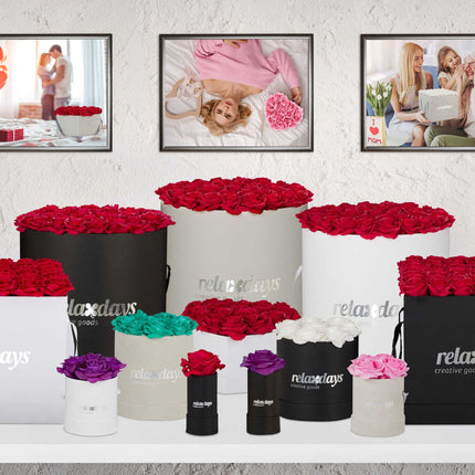 White round rose box with 4 roses