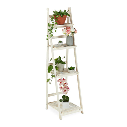 Weiße Treppe mit Holzblumen