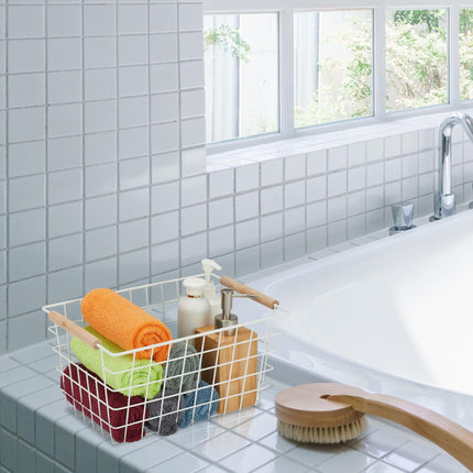 Wire baskets with wooden handles 2-pack