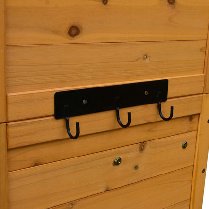 Gartengeräteschuppen aus Holz mit Regalen und wetterfestem Dach