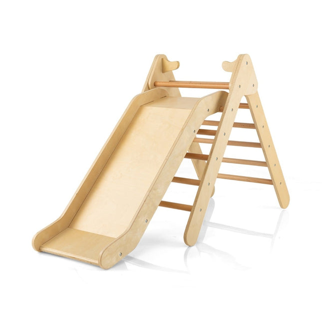 Hölzernes Kletterdreieck mit Rutsche für Kinder