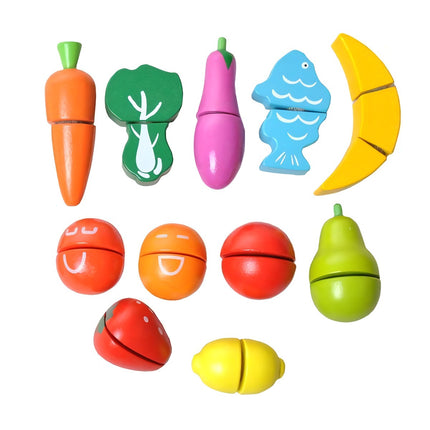 Hachoir à légumes en bois dans un seau 