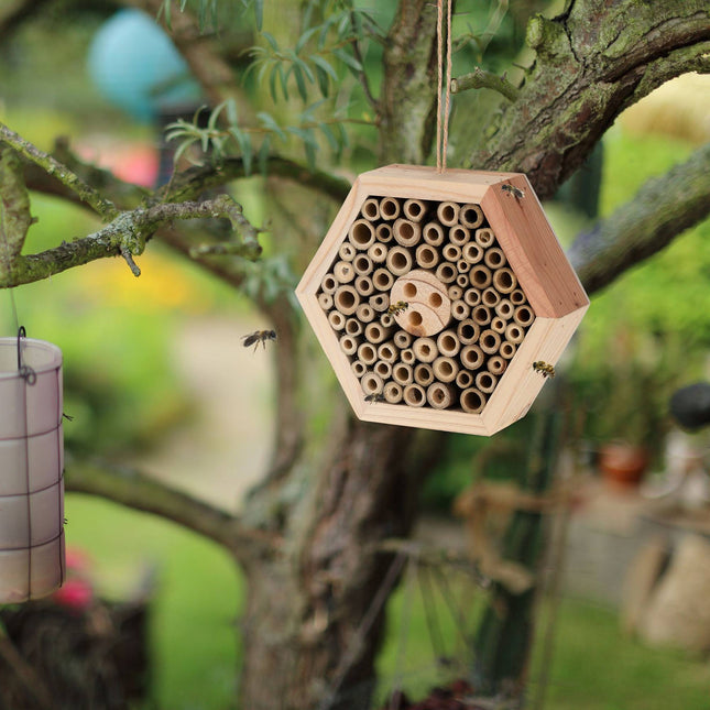 Insektenhotel aus Holz