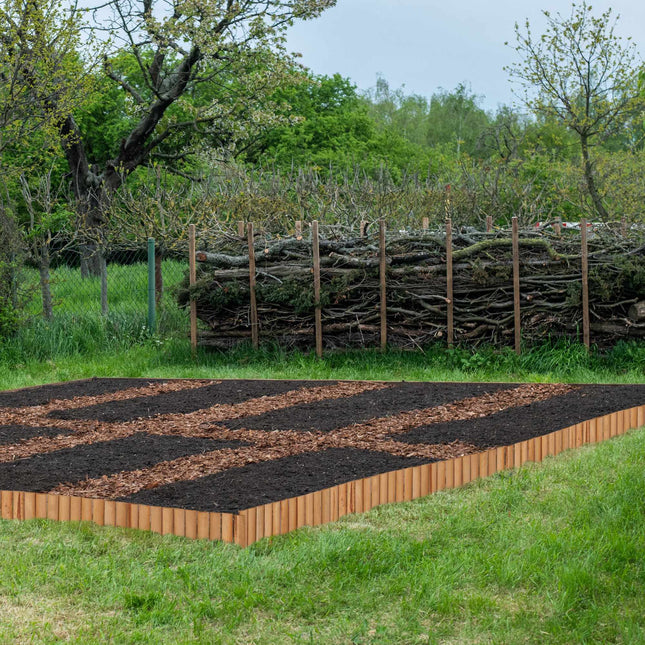 Rasenkante aus Holz 20 cm hoch