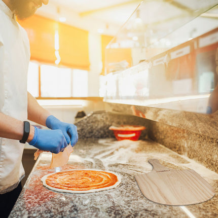 Dřevěná lopata na pizzu
