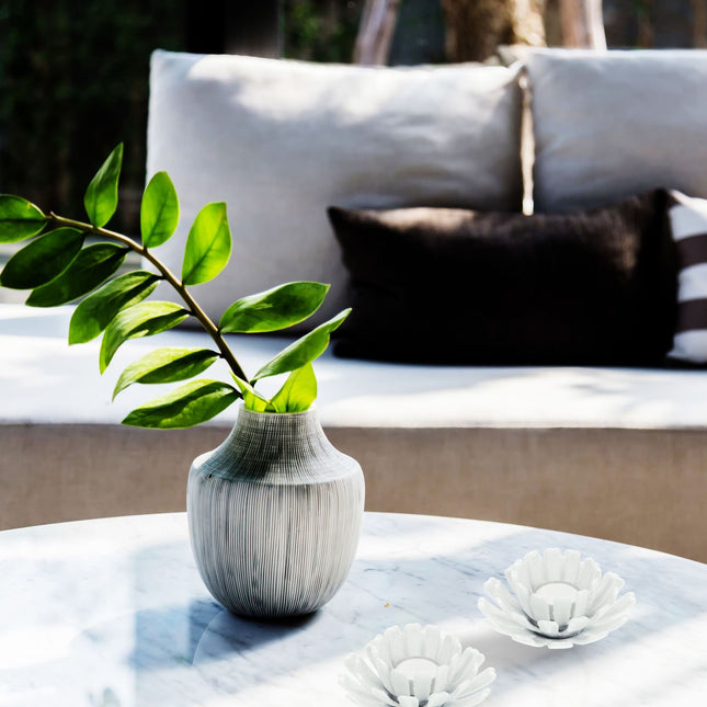 Set mit 2 Teelichthaltern in Blumenform
